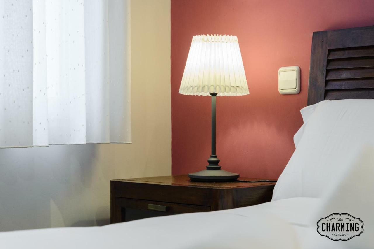 Appartamento Charming Retiro Madrid Esterno foto
